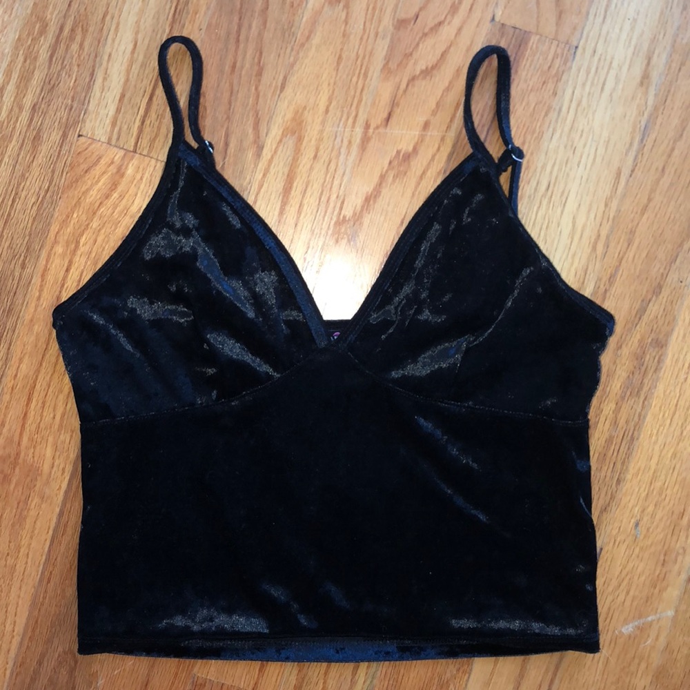 Black valor crop top